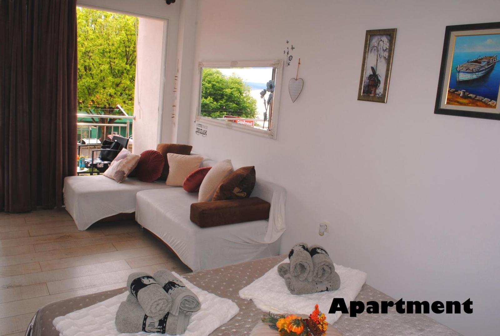 Sunshower Apartment And Studio สปลิท ภายนอก รูปภาพ