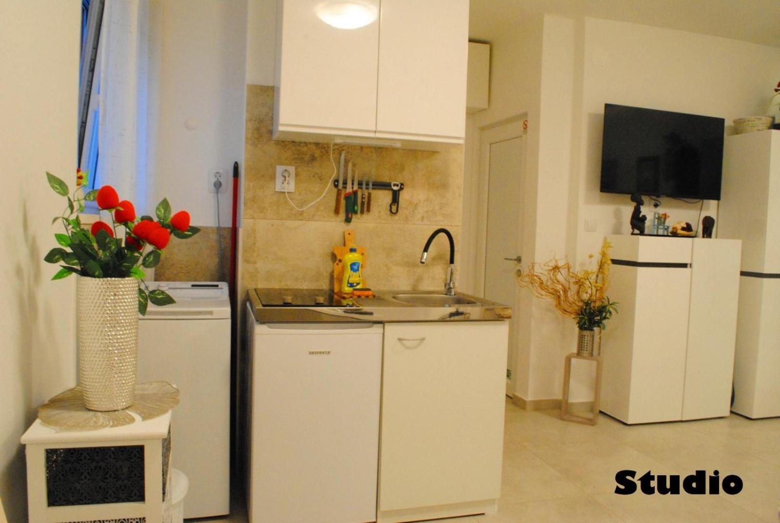 Sunshower Apartment And Studio สปลิท ภายนอก รูปภาพ