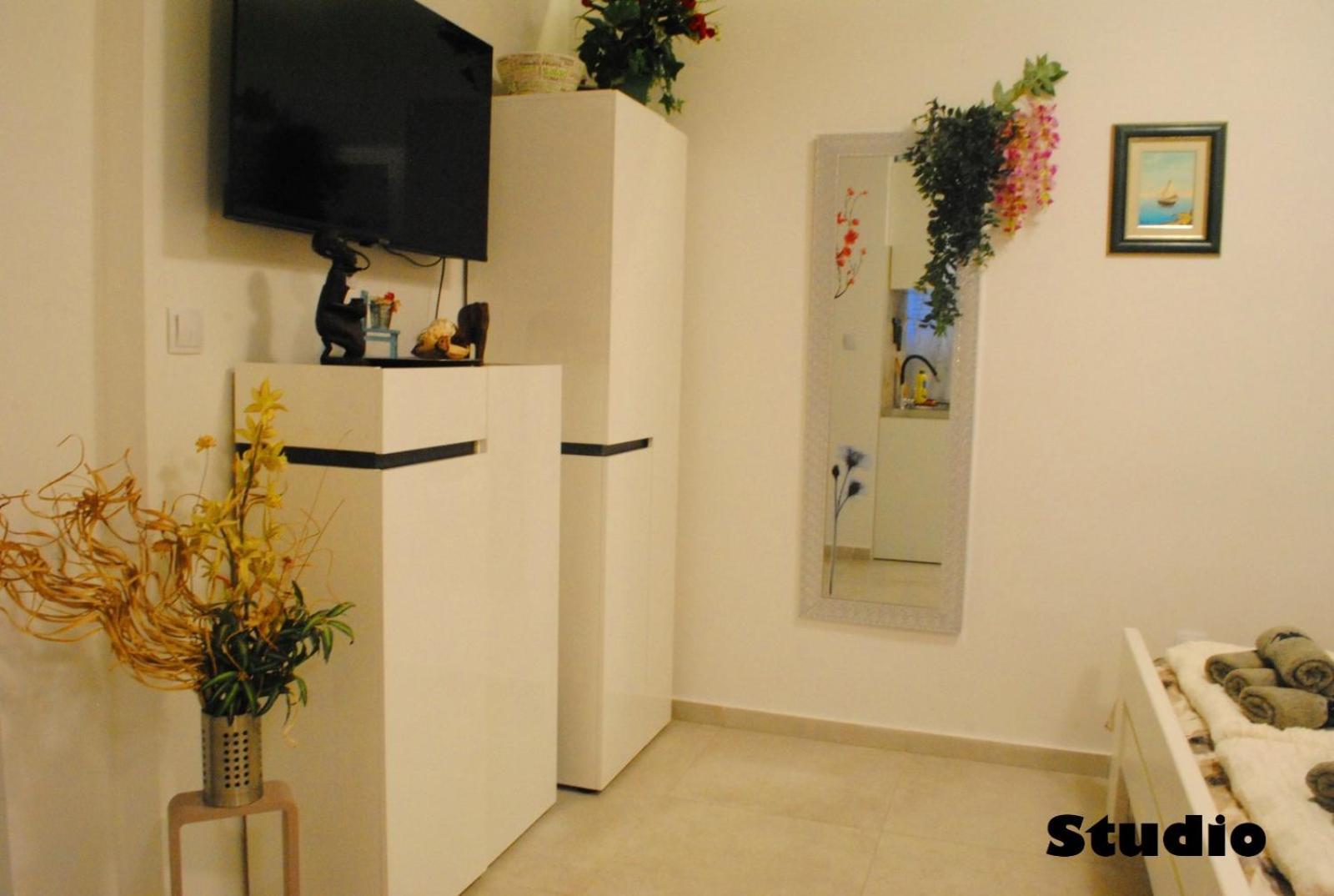 Sunshower Apartment And Studio สปลิท ภายนอก รูปภาพ