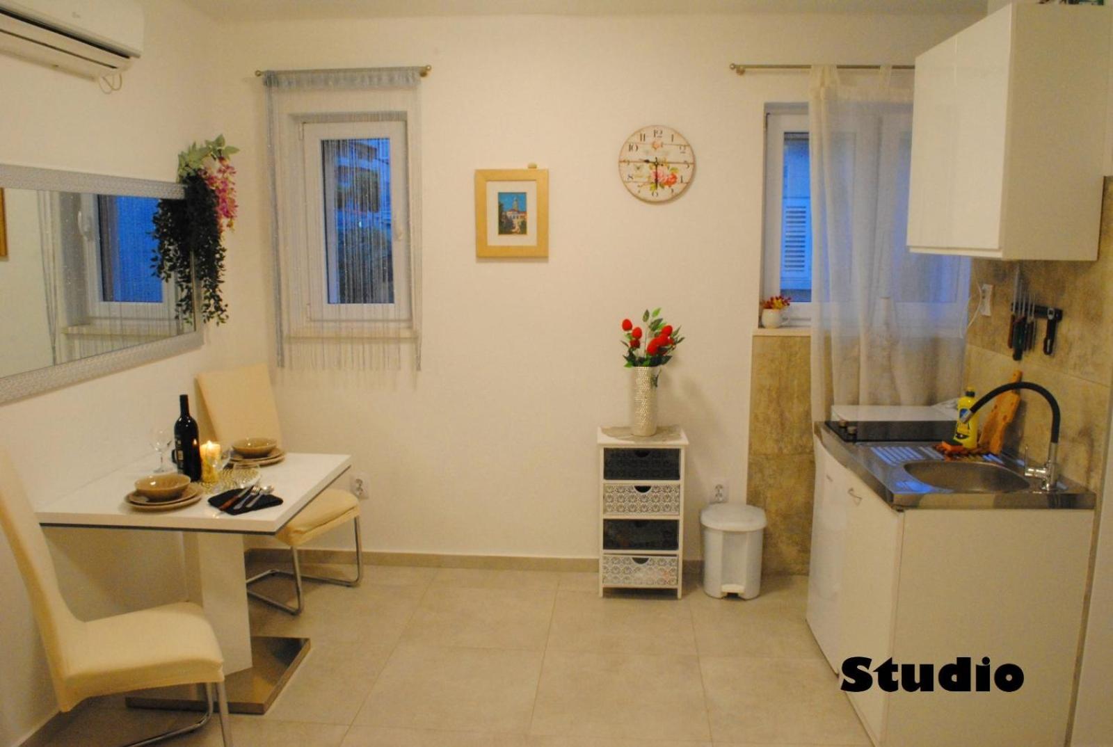 Sunshower Apartment And Studio สปลิท ภายนอก รูปภาพ