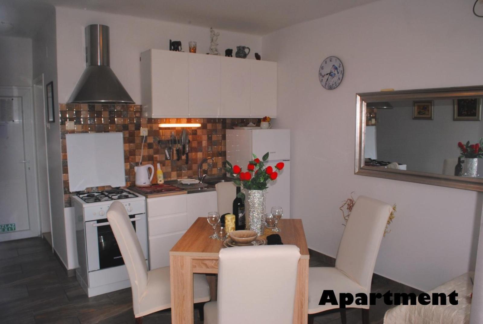 Sunshower Apartment And Studio สปลิท ภายนอก รูปภาพ