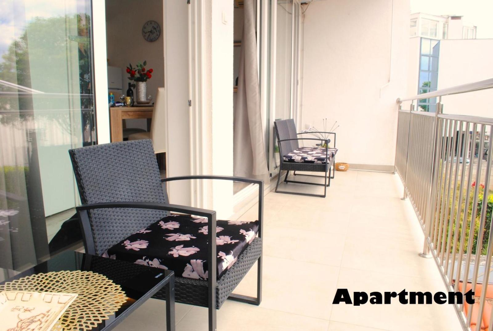 Sunshower Apartment And Studio สปลิท ภายนอก รูปภาพ